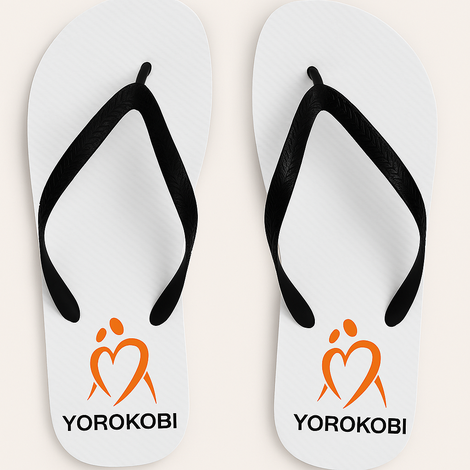 Freizeitschuhe mit dem Logo von Yorokobi Radebeul